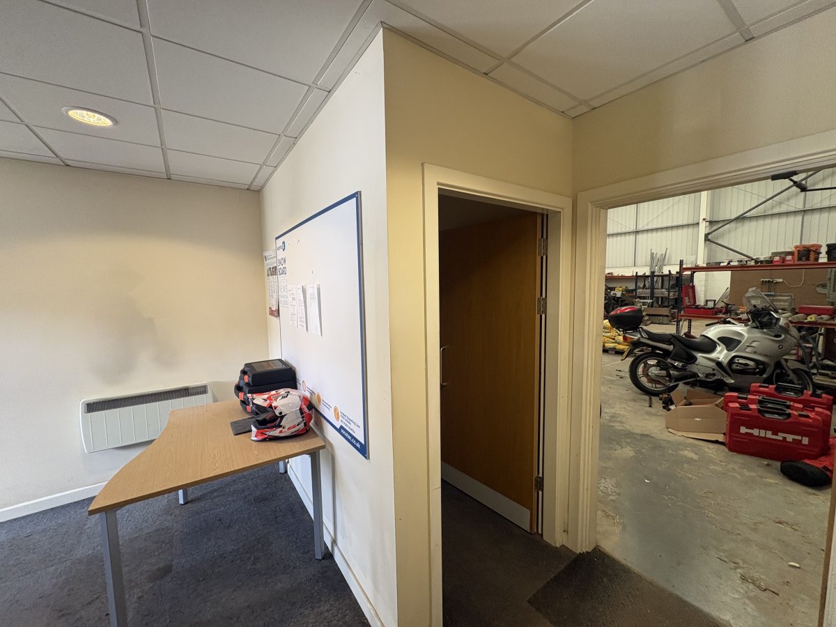 Industrial Unit in Oldbury - photo 4