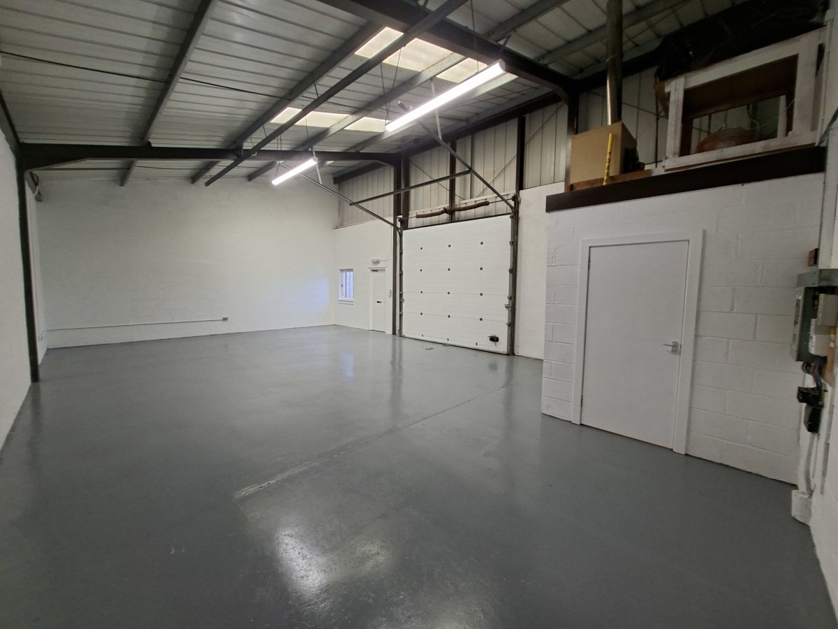 Industrial Unit in Springkerse Industrial Estate - photo 2
