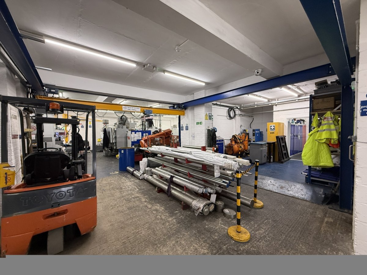 Industrial Unit in Nuneaton - photo 4
