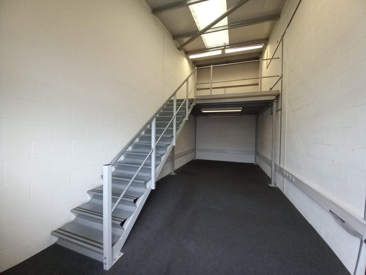 Industrial Unit in Cheltenham - photo 2