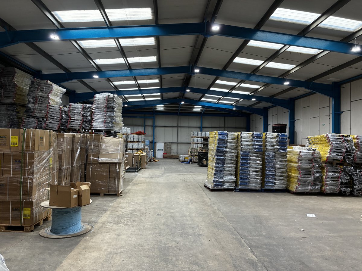 Industrial Unit in Buckingham Road Industrial Estate - photo 3