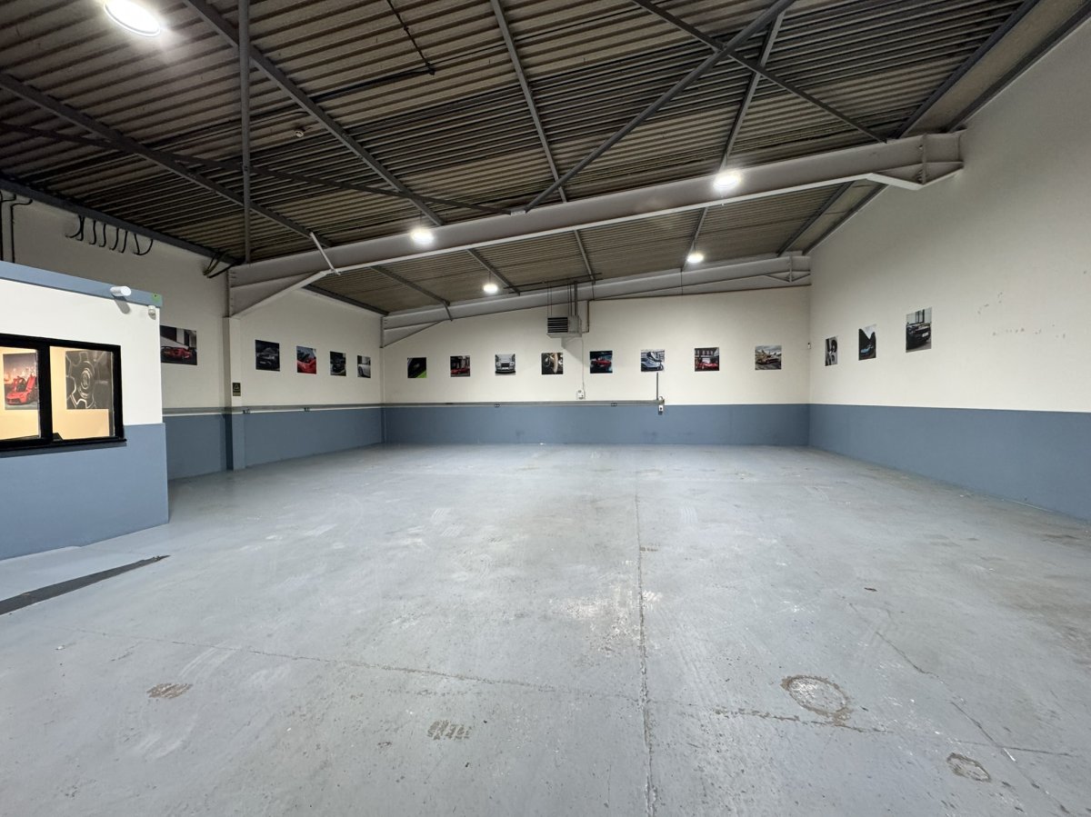 Industrial Unit in Bretton - photo 3