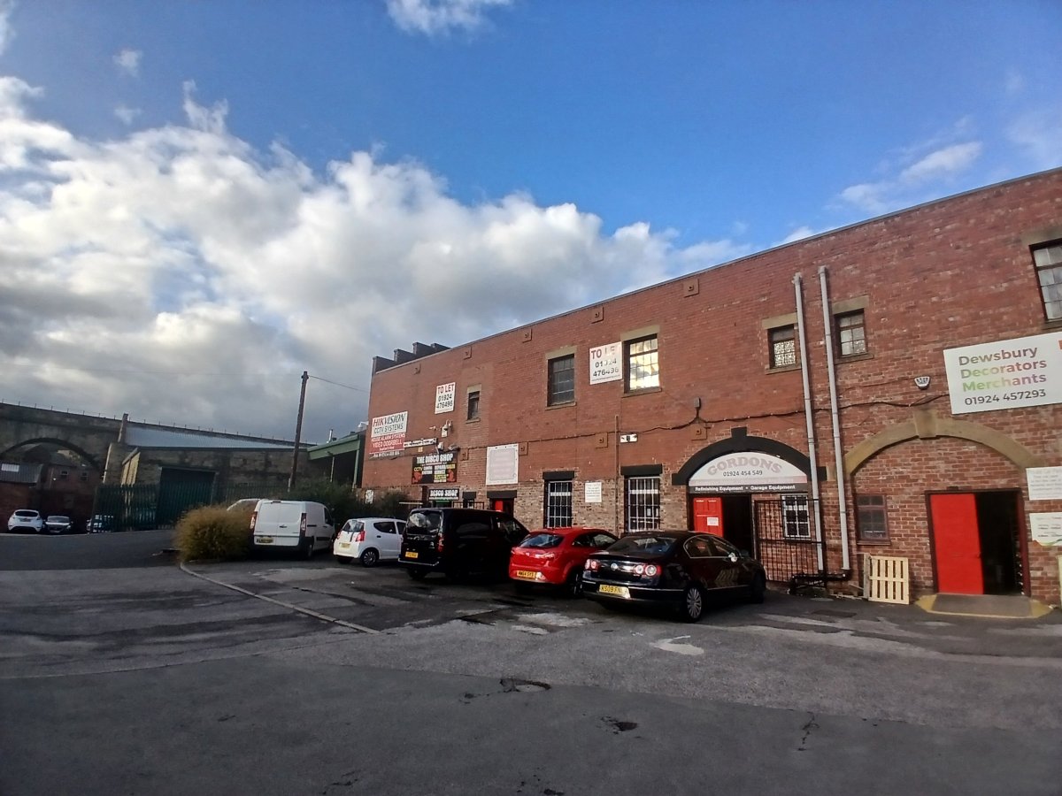 Industrial Unit in Dewsbury - photo 3