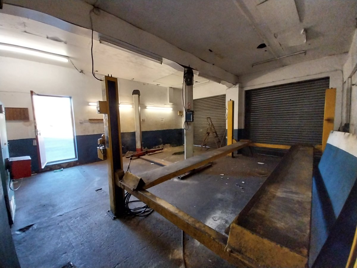 Industrial Unit in Kirkhamgate - photo 3