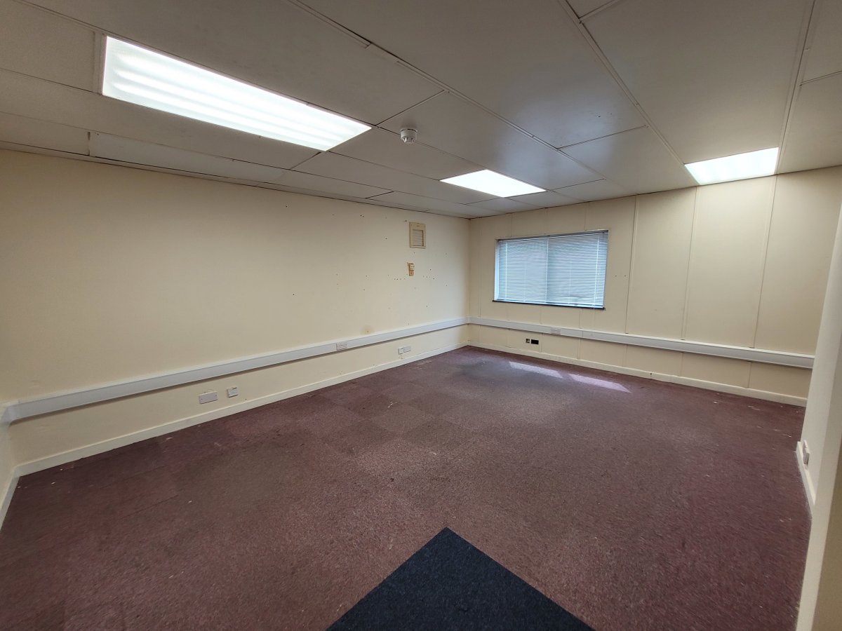 Industrial Unit in St Ives (Cambs) - photo 2