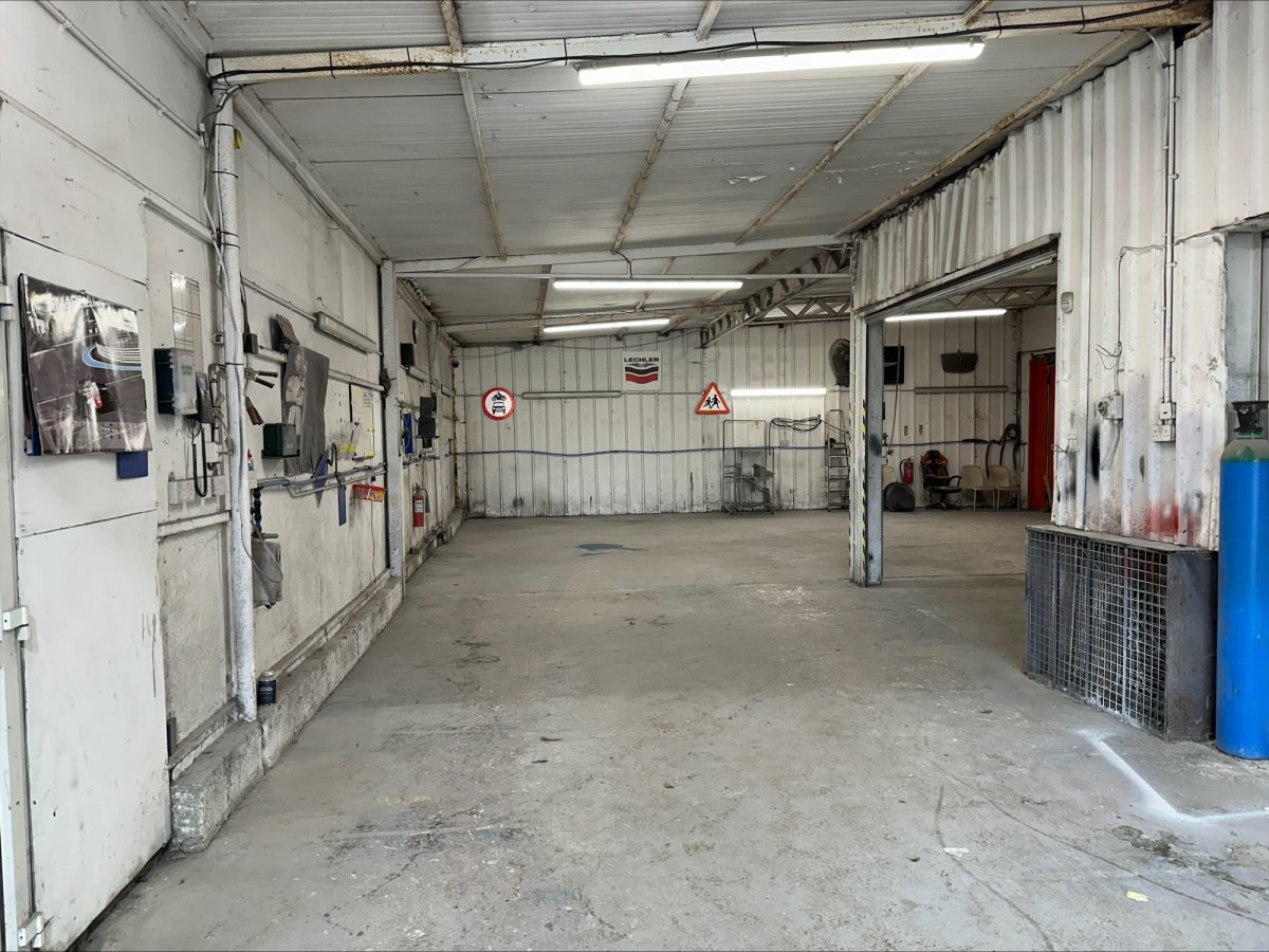 Industrial Unit in Sheffield - photo 2
