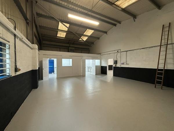 Industrial Unit in Bromsgrove - photo 4