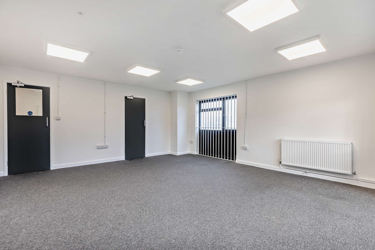 Industrial Unit in Burton On Trent - photo 3