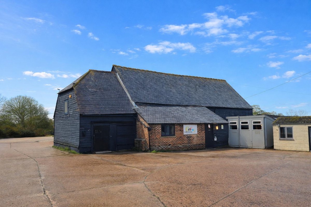 Industrial Unit in West Grinstead - photo 2