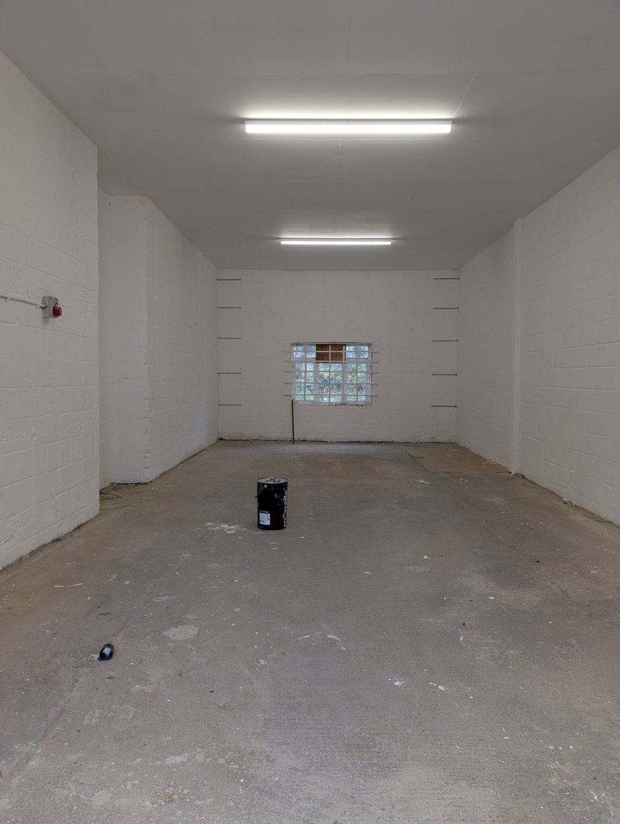 Industrial Unit in Church Lane Estate - photo 2