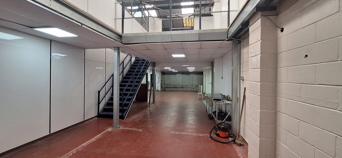 Industrial Unit in Crawley - photo 4