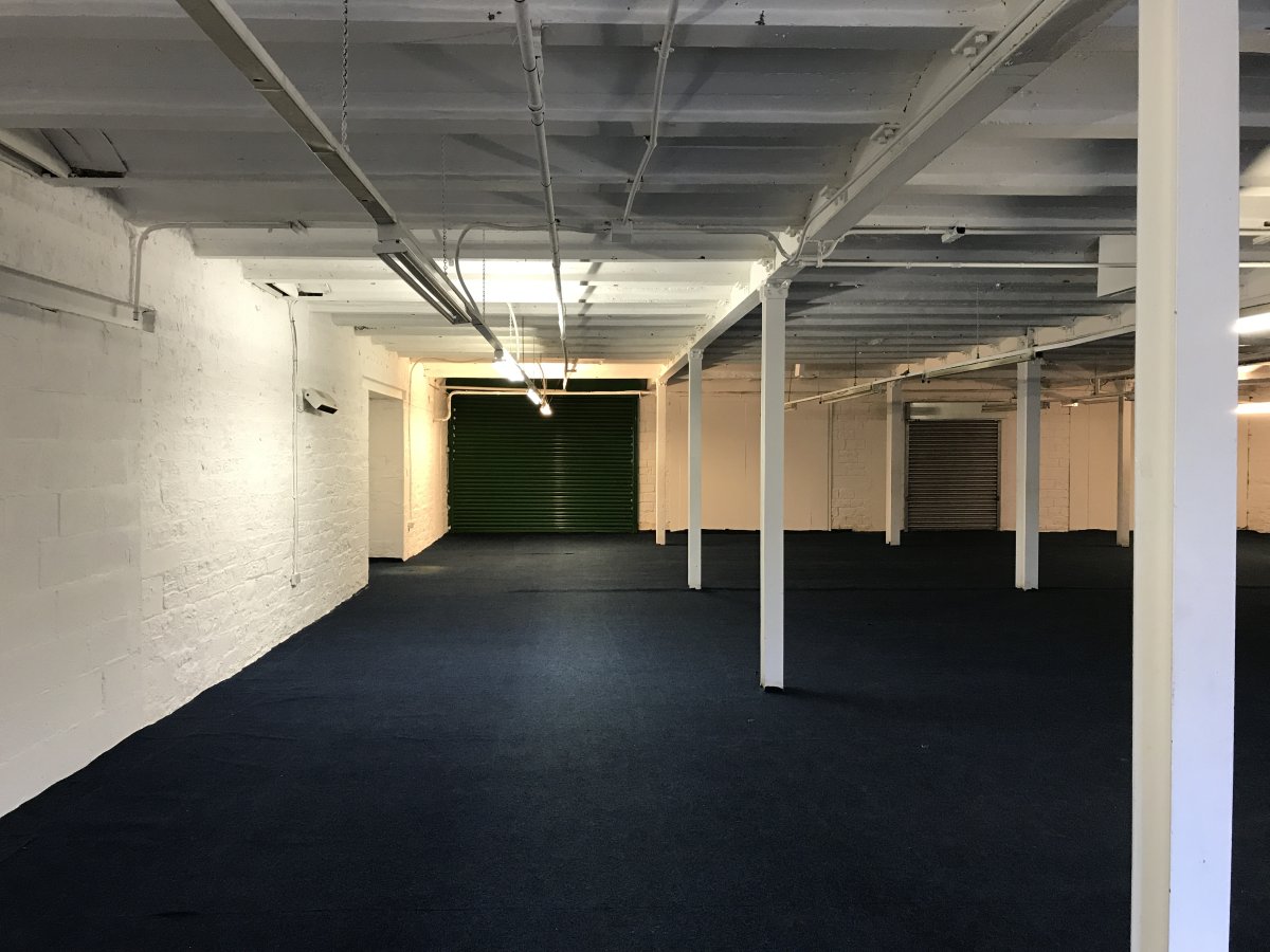 Industrial Unit in Huddersfield - photo 2