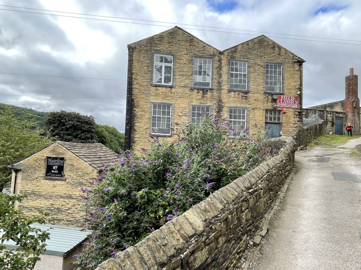 Industrial Unit in Hebden Bridge - photo 3