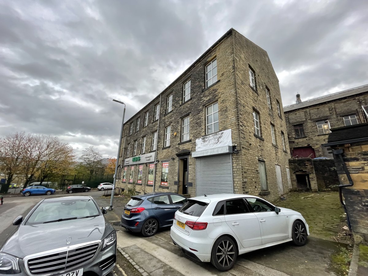 Industrial Unit in Halifax - photo 2