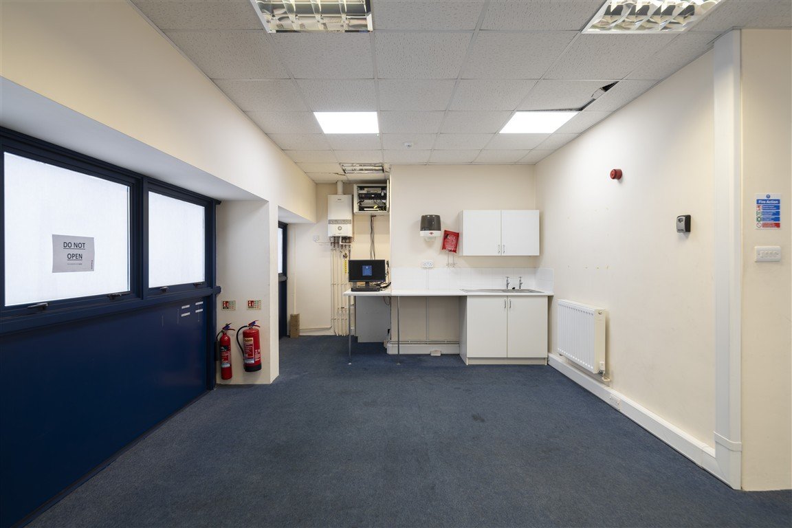 Industrial Unit in Croydon - photo 4