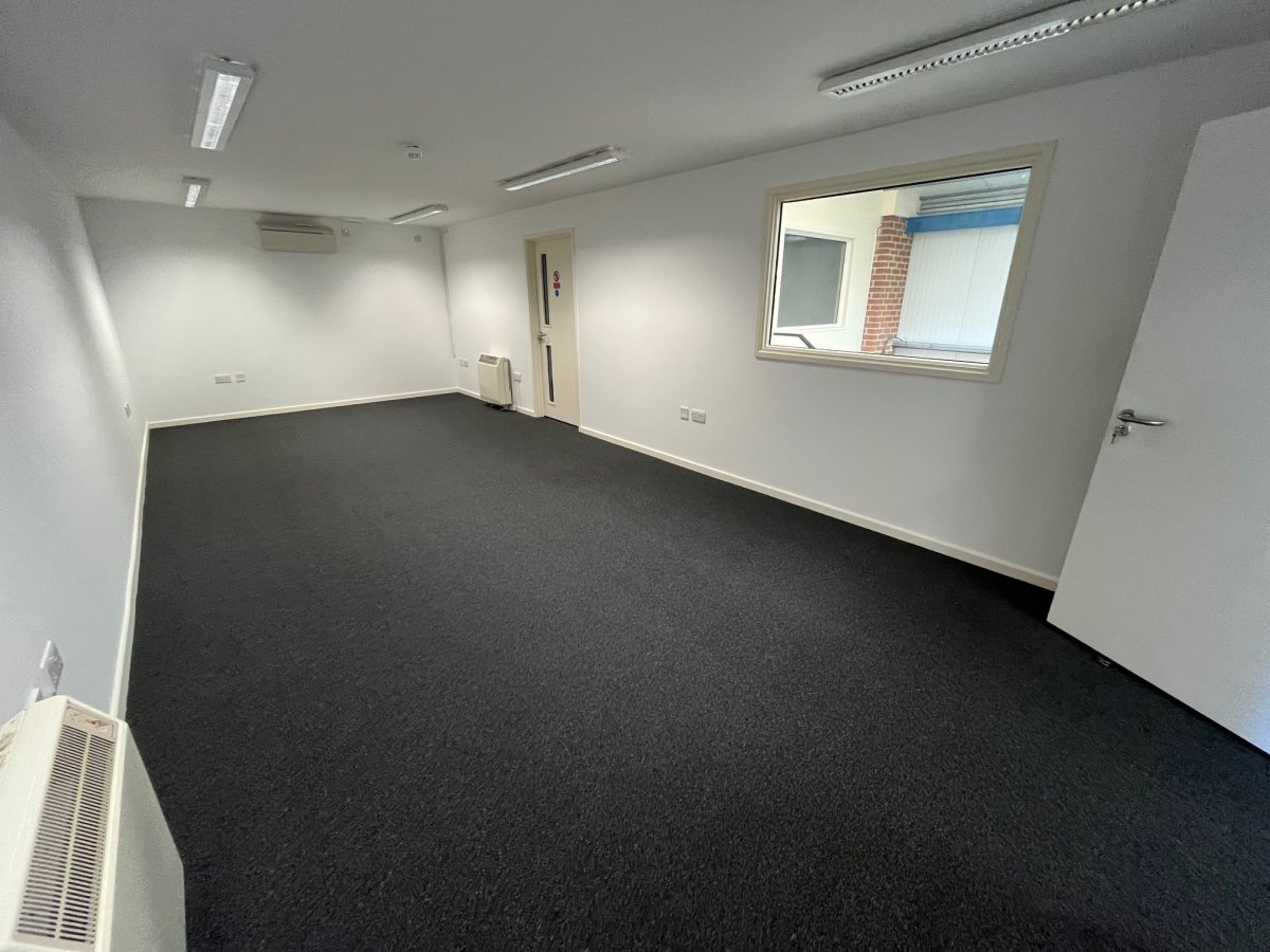 Industrial Unit in Colchester - photo 4