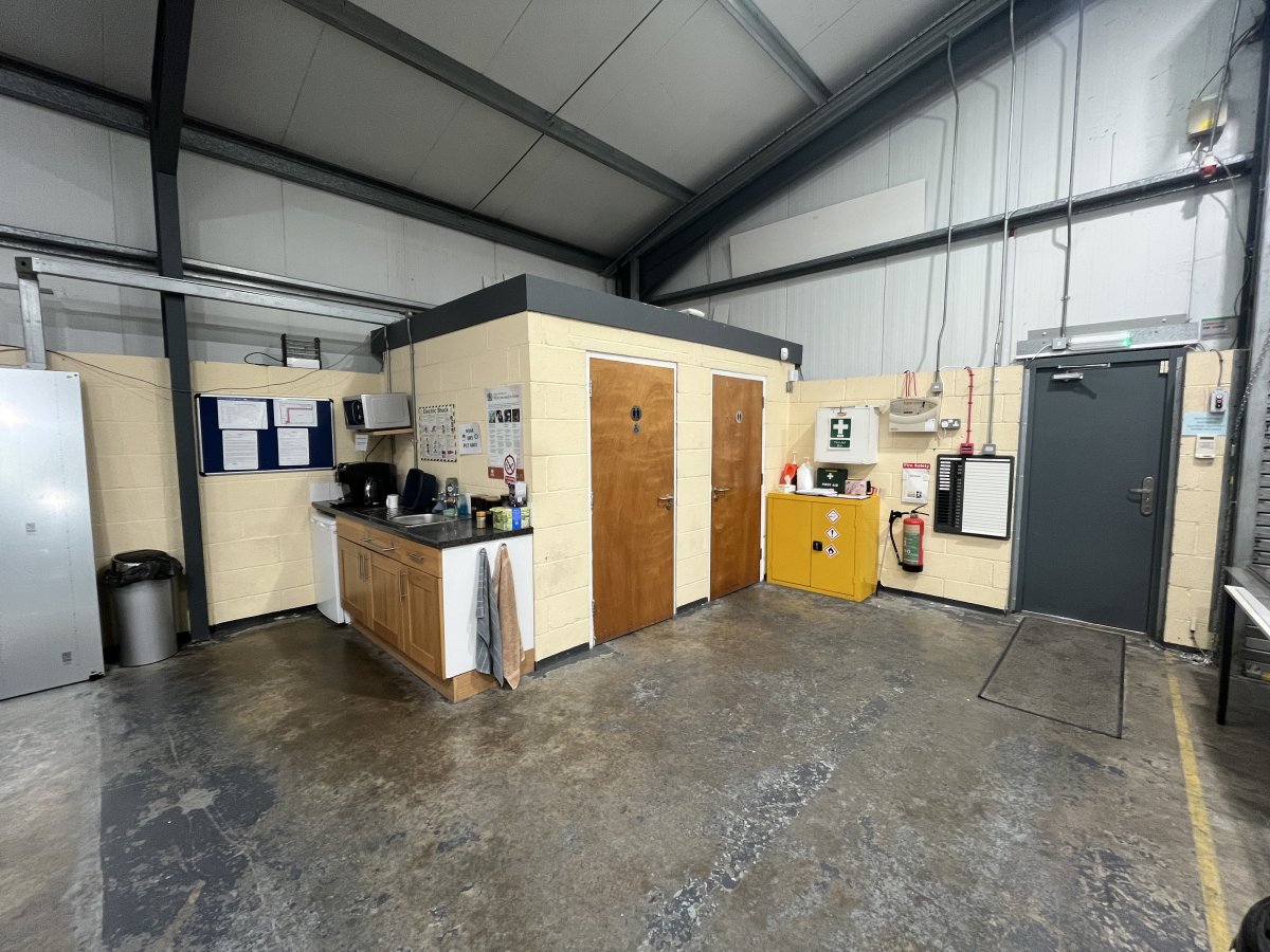 Industrial Unit in Wistow Road - photo 4