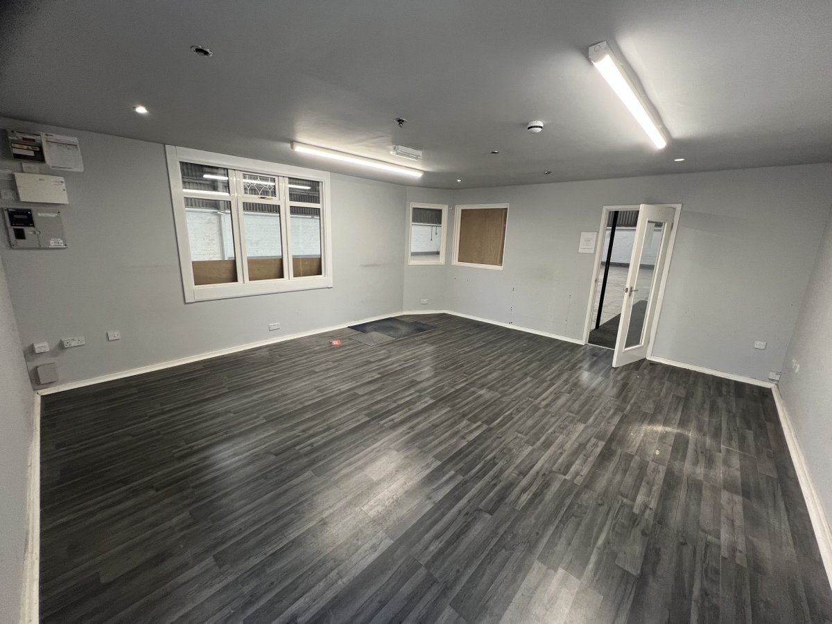Industrial Unit in Graveley - photo 2