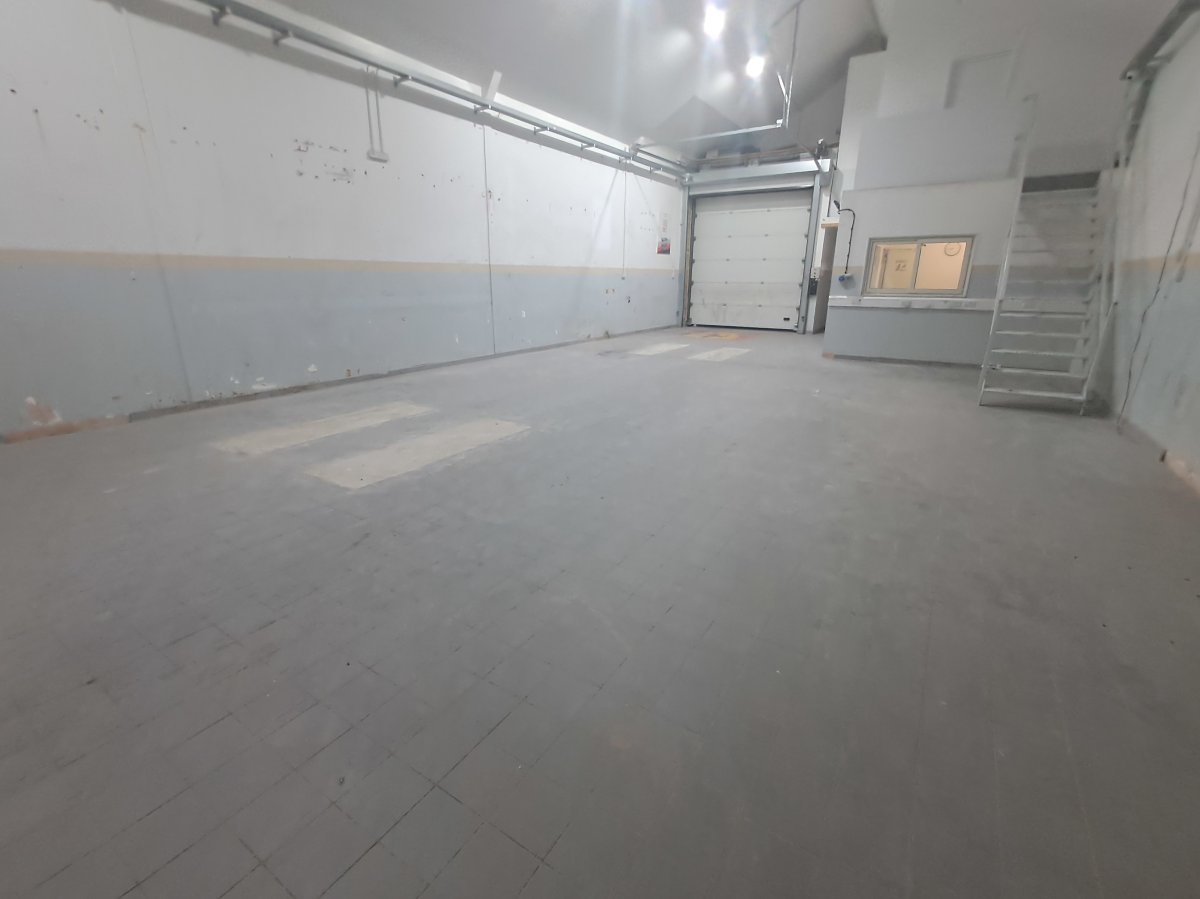 Industrial Unit in Croydon - photo 2