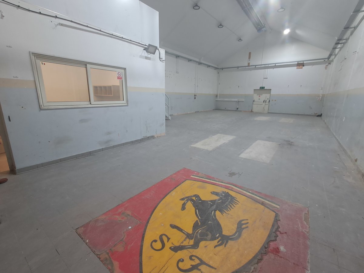 Industrial Unit in Croydon - photo 3
