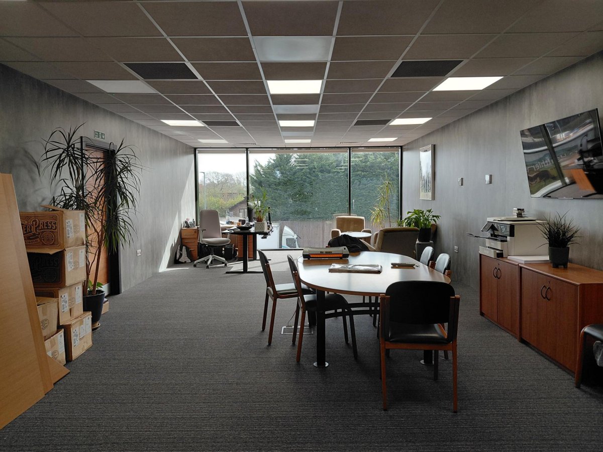 Industrial Unit in Crawley - photo 4