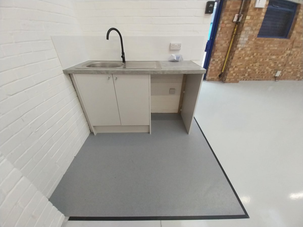 Industrial Unit in Croydon - photo 4