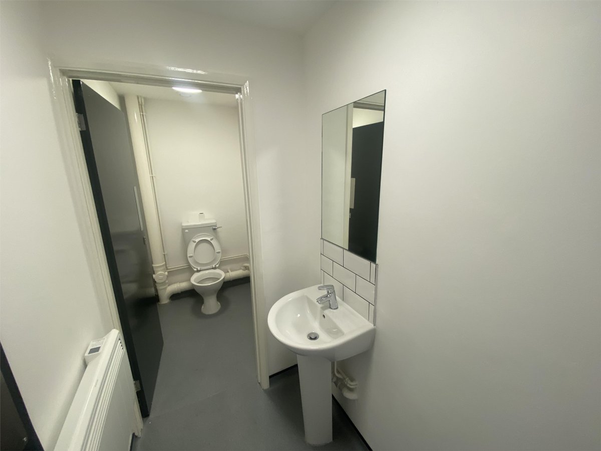 Industrial Unit in Eastbourne - photo 4
