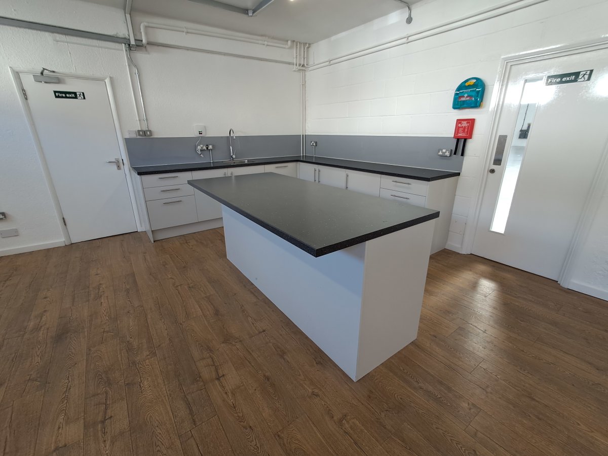 Industrial Unit in Croydon - photo 4