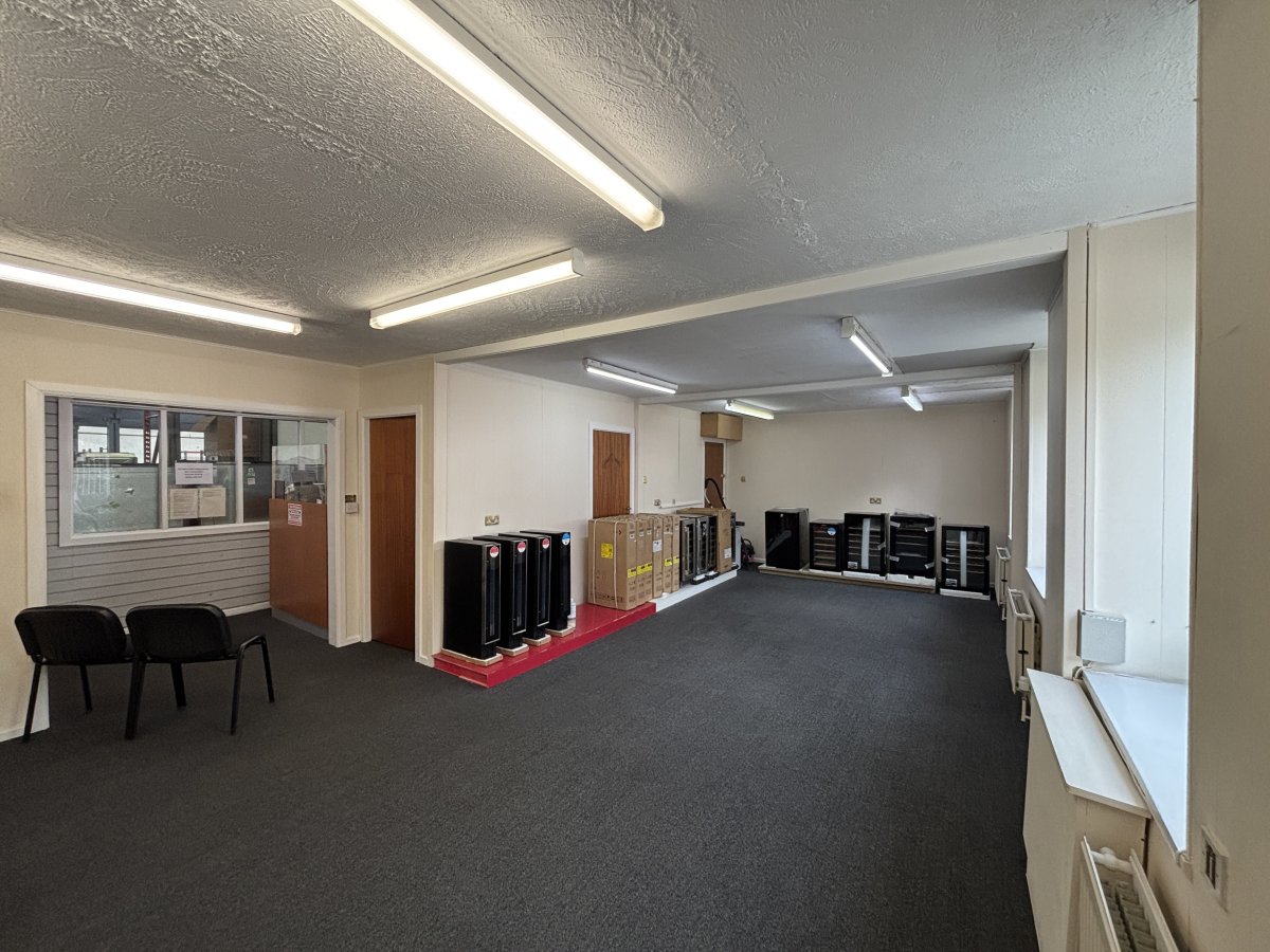 Industrial Unit in Halifax - photo 3