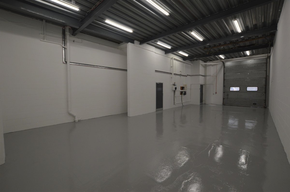 Industrial Unit in Coulsdon - photo 2