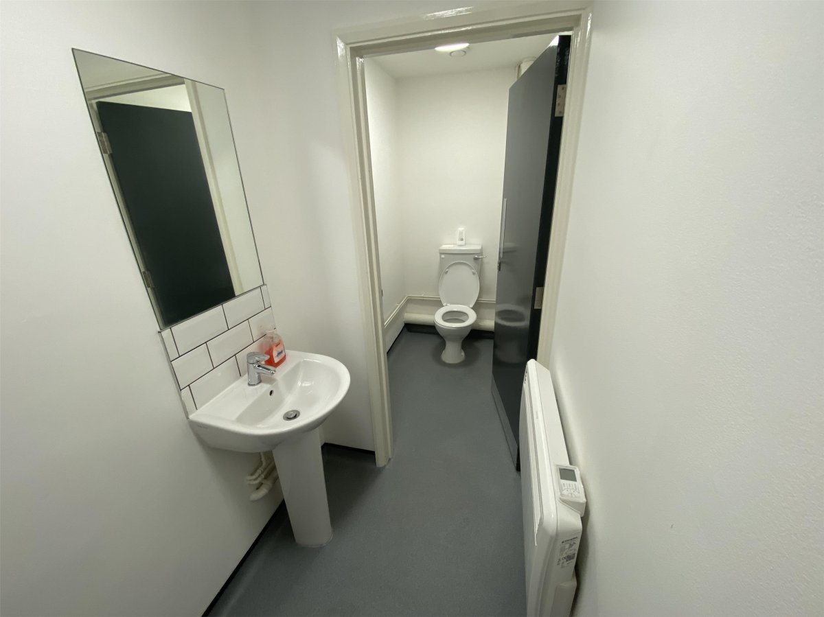 Industrial Unit in Eastbourne - photo 4