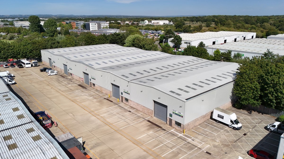 Industrial Unit in Crawley - photo 3