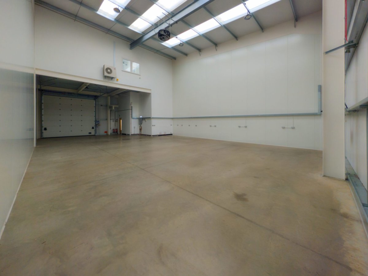 Industrial Unit in Milton Keynes - photo 3