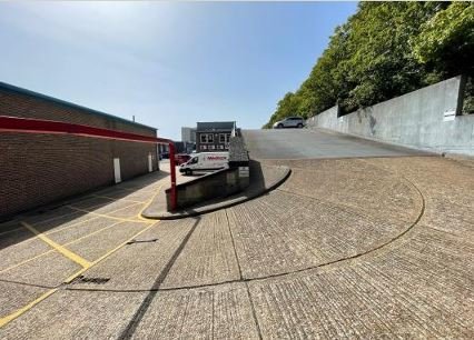 Industrial Unit in Brighton - photo 3