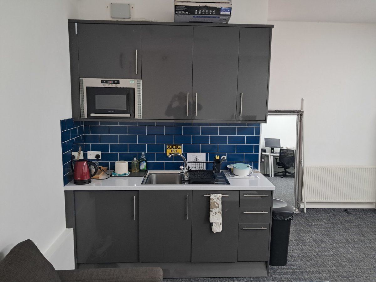 Industrial Unit in New Malden - photo 3