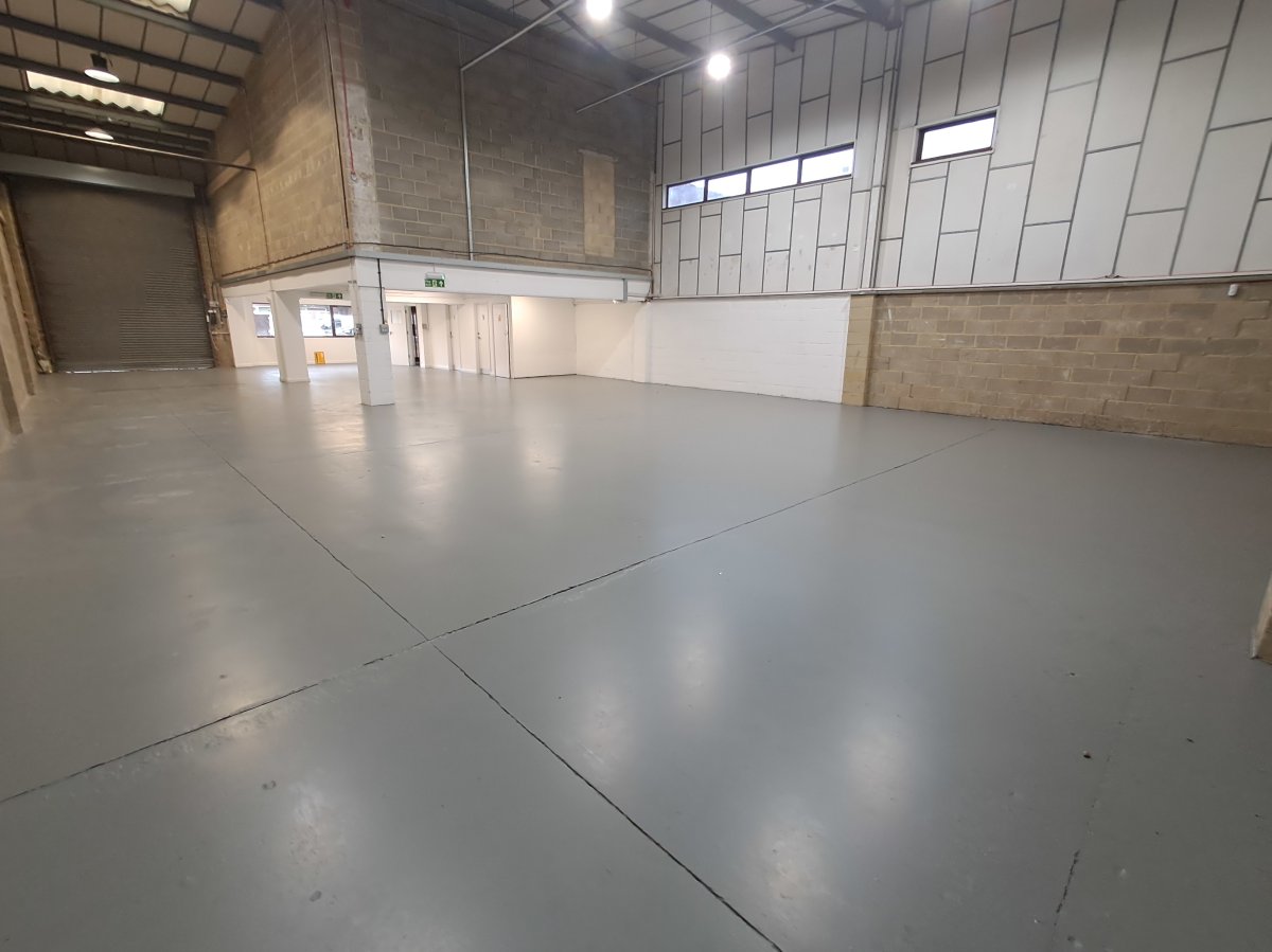 Industrial Unit in Croydon - photo 2
