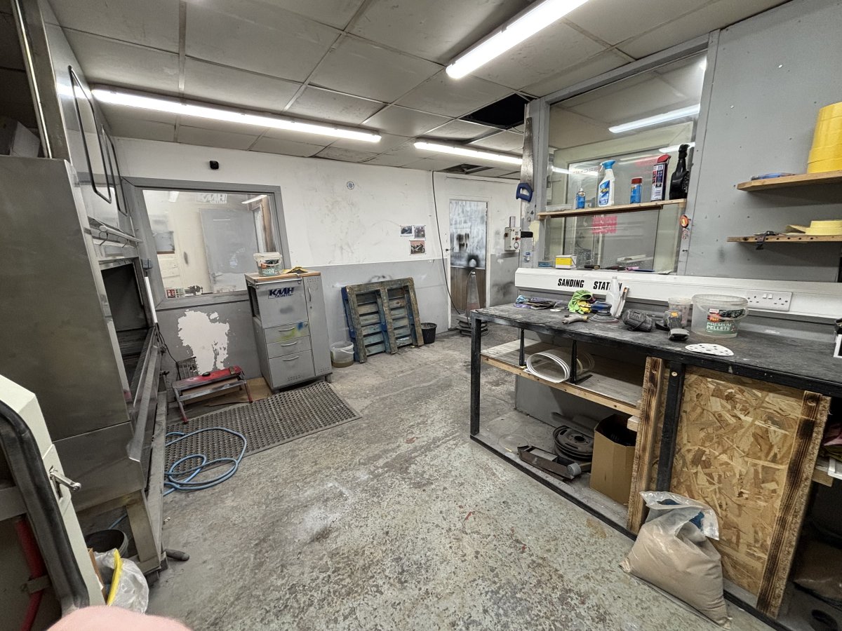 Industrial Unit in Worthing - photo 2