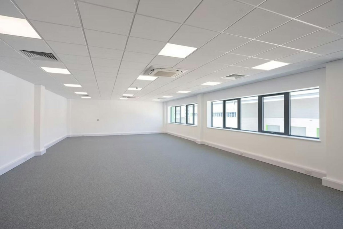 Industrial Unit in Dagenham - photo 2