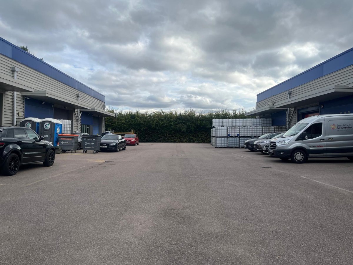Industrial Unit in Stevenage - photo 2