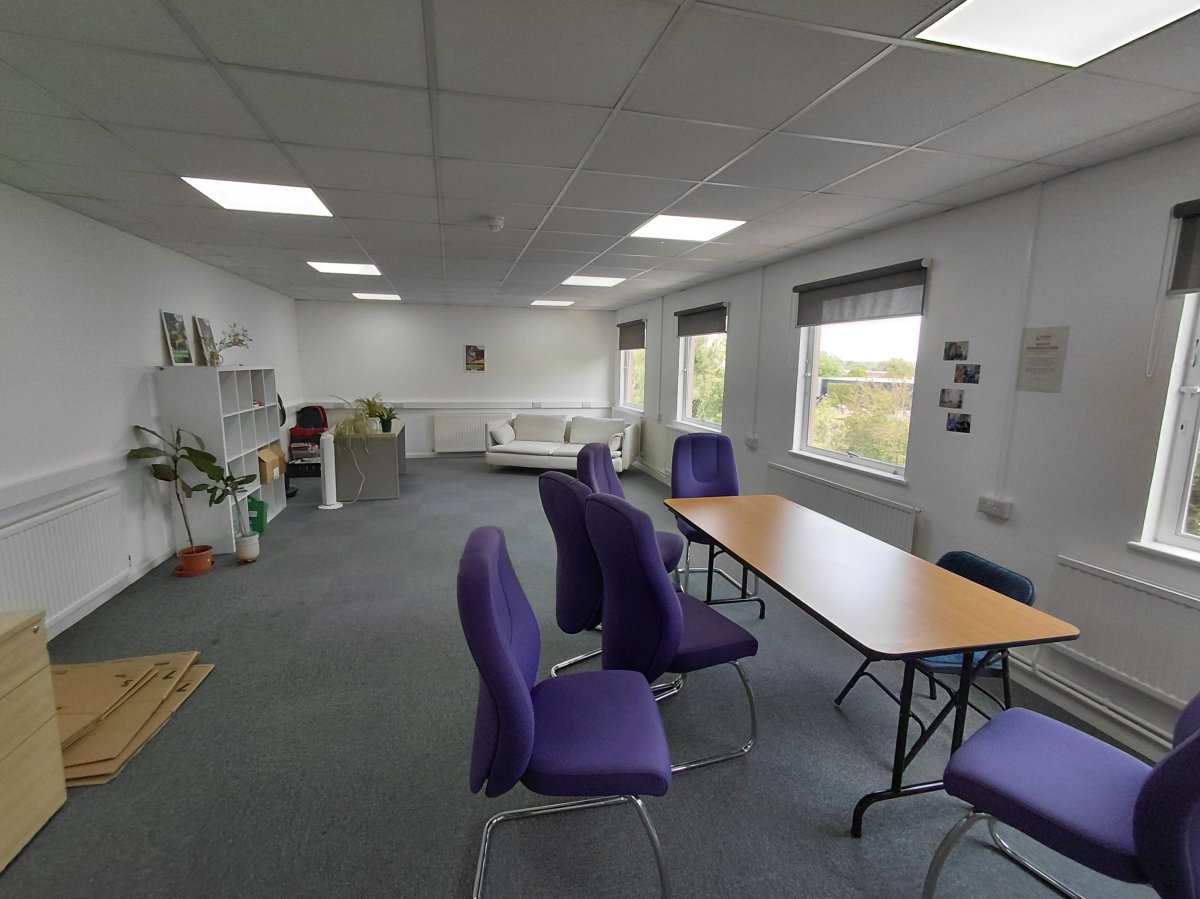 Industrial Unit in Guildford - photo 2