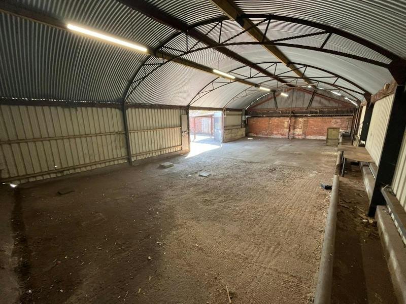 Industrial Unit in Tong
