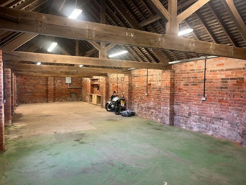 Industrial Unit in Tong