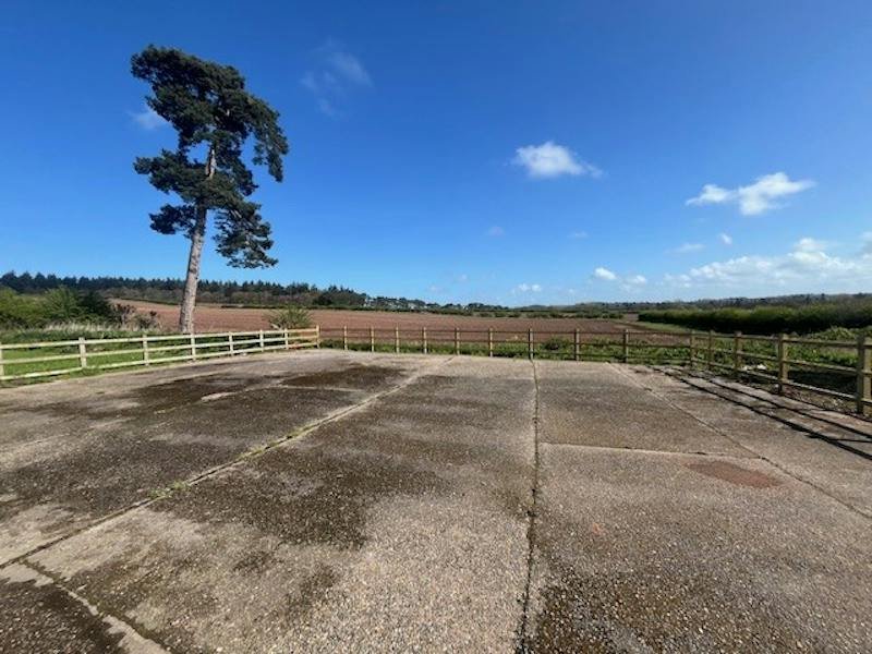 Industrial Unit in Tong