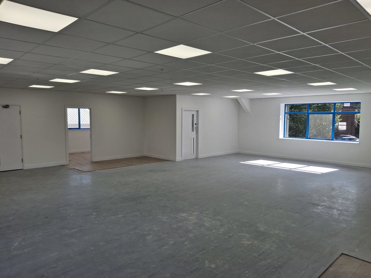 Industrial Unit in South Croydon - photo 4