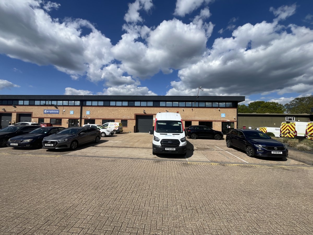 Industrial Unit in Crawley - photo 2