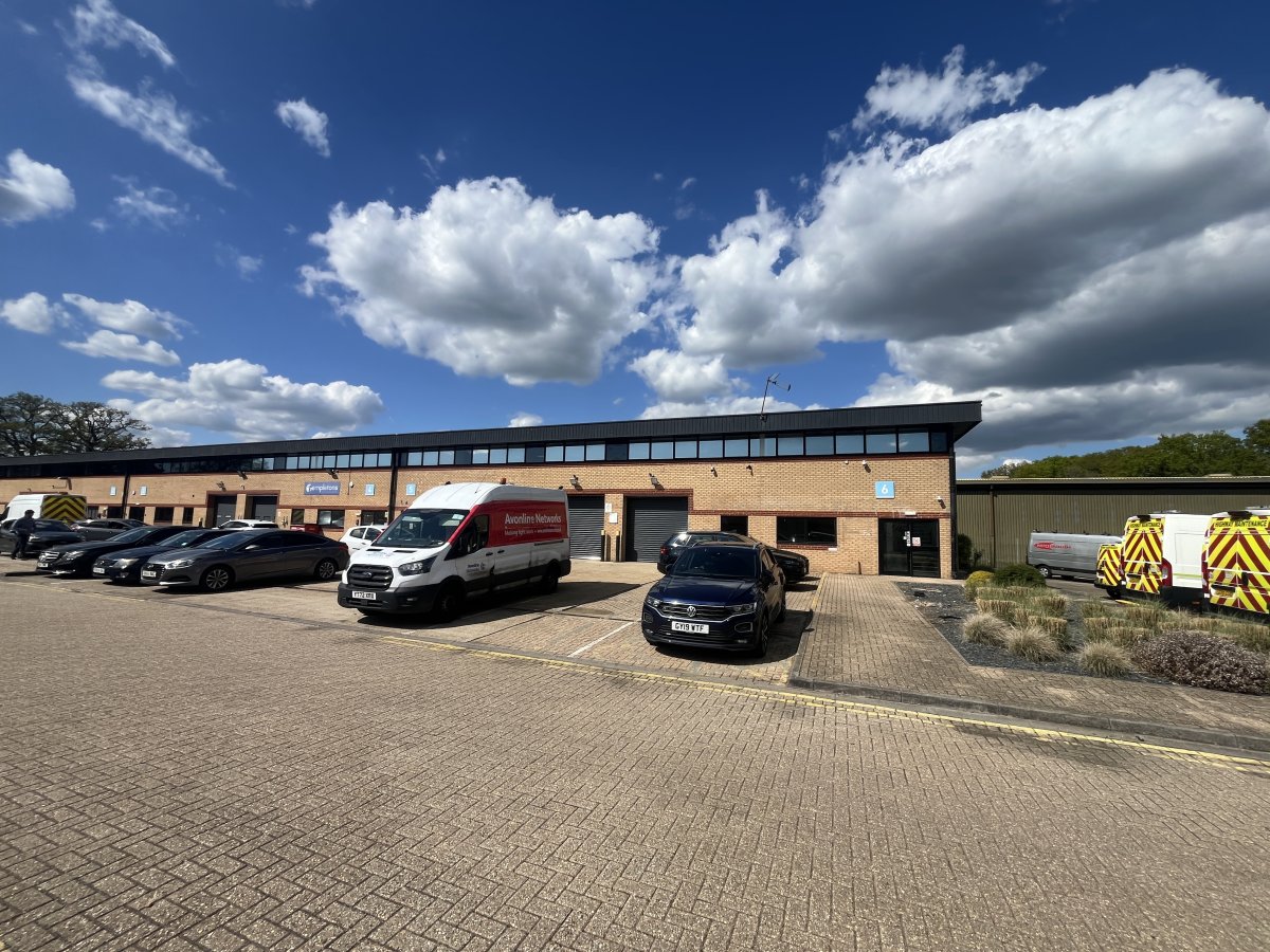 Industrial Unit in Crawley - photo 4