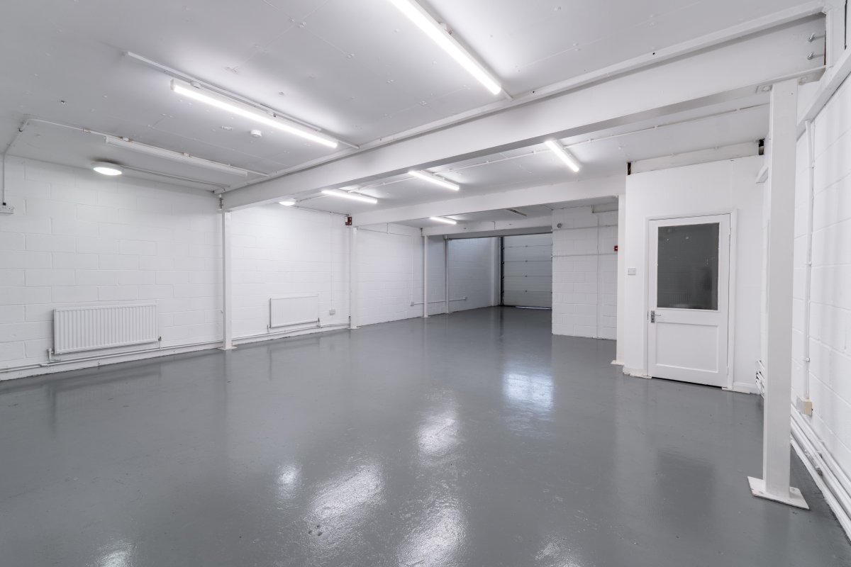 Industrial Unit in Croydon - photo 2