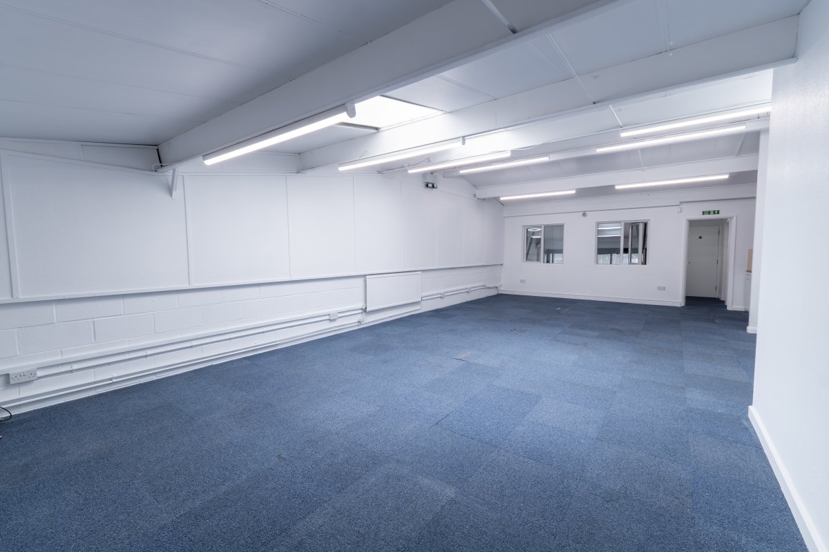 Industrial Unit in Croydon - photo 4