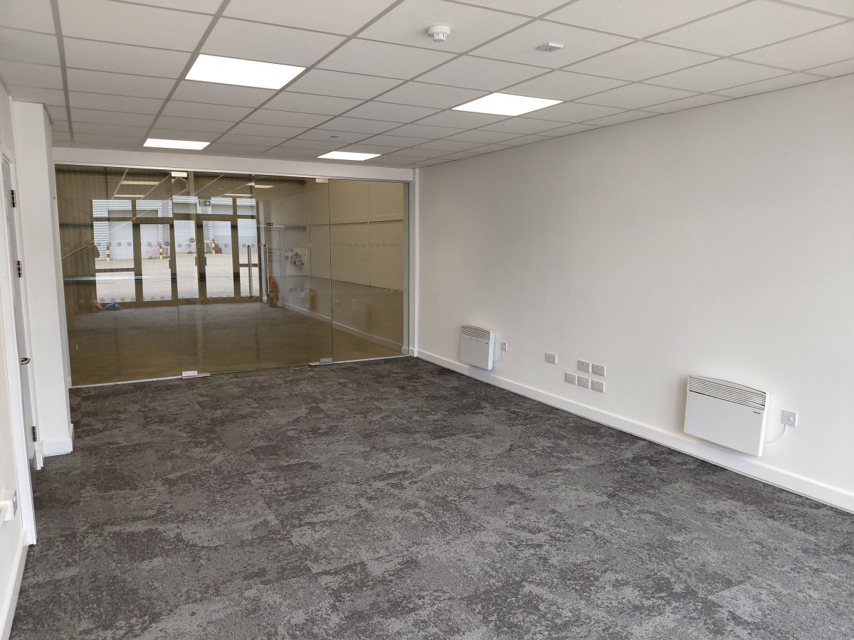 Industrial Unit in Croydon - photo 3