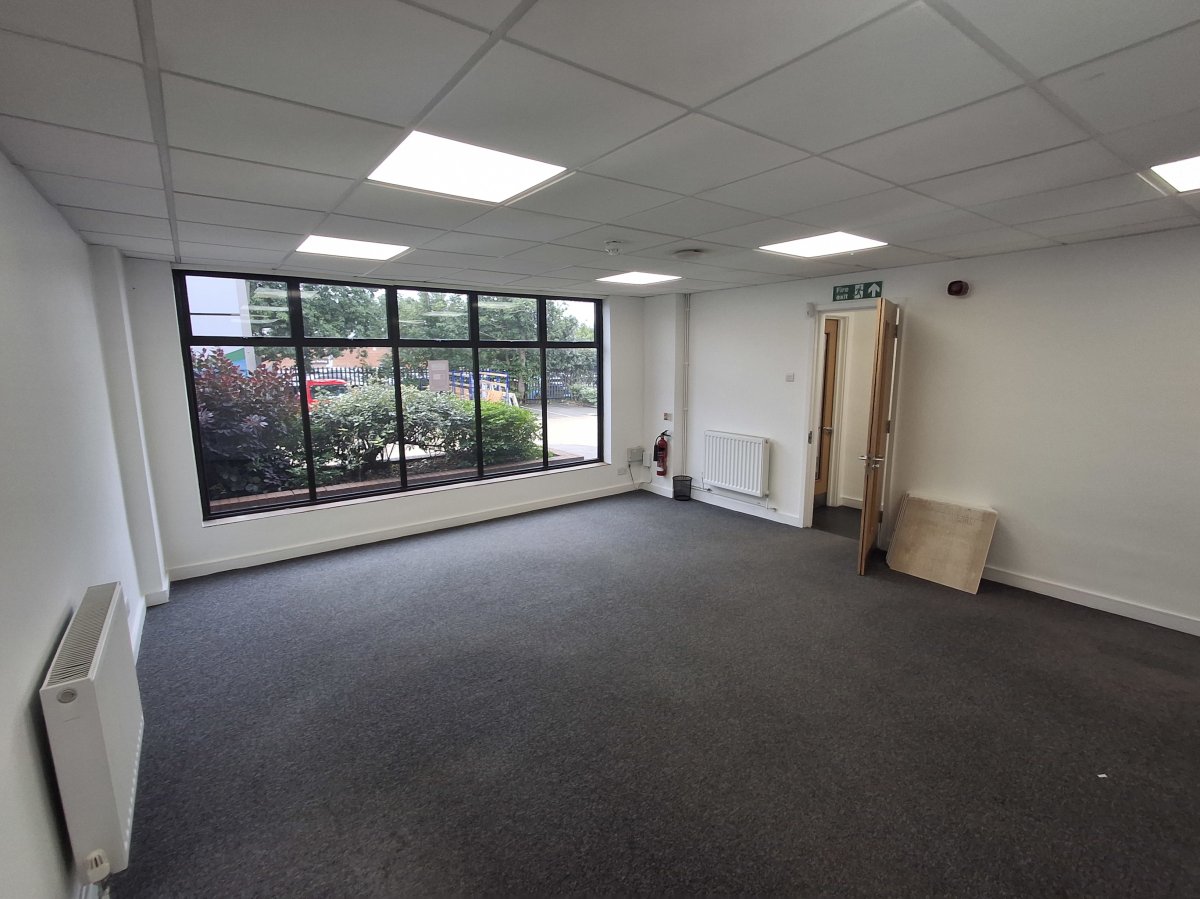Industrial Unit in Croydon - photo 4